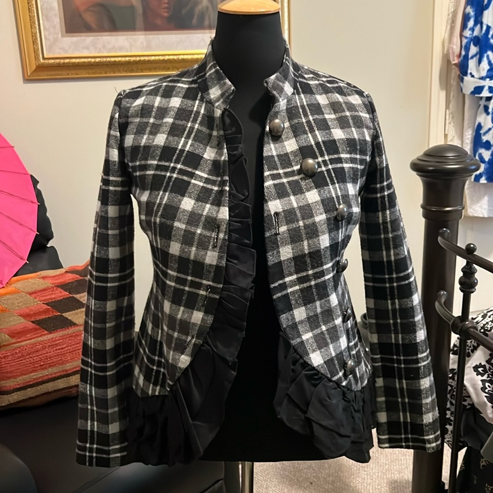Just black and white Kensie jacket.